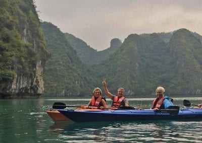 halong canoe vietnam