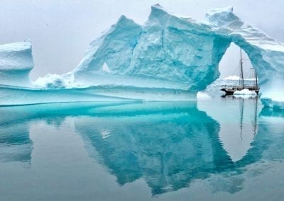 iceberg et voilier