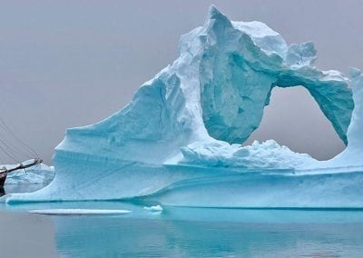 voilier et iceberg