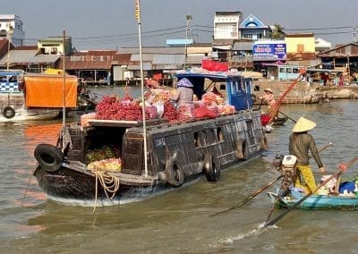 floating market mekong viet